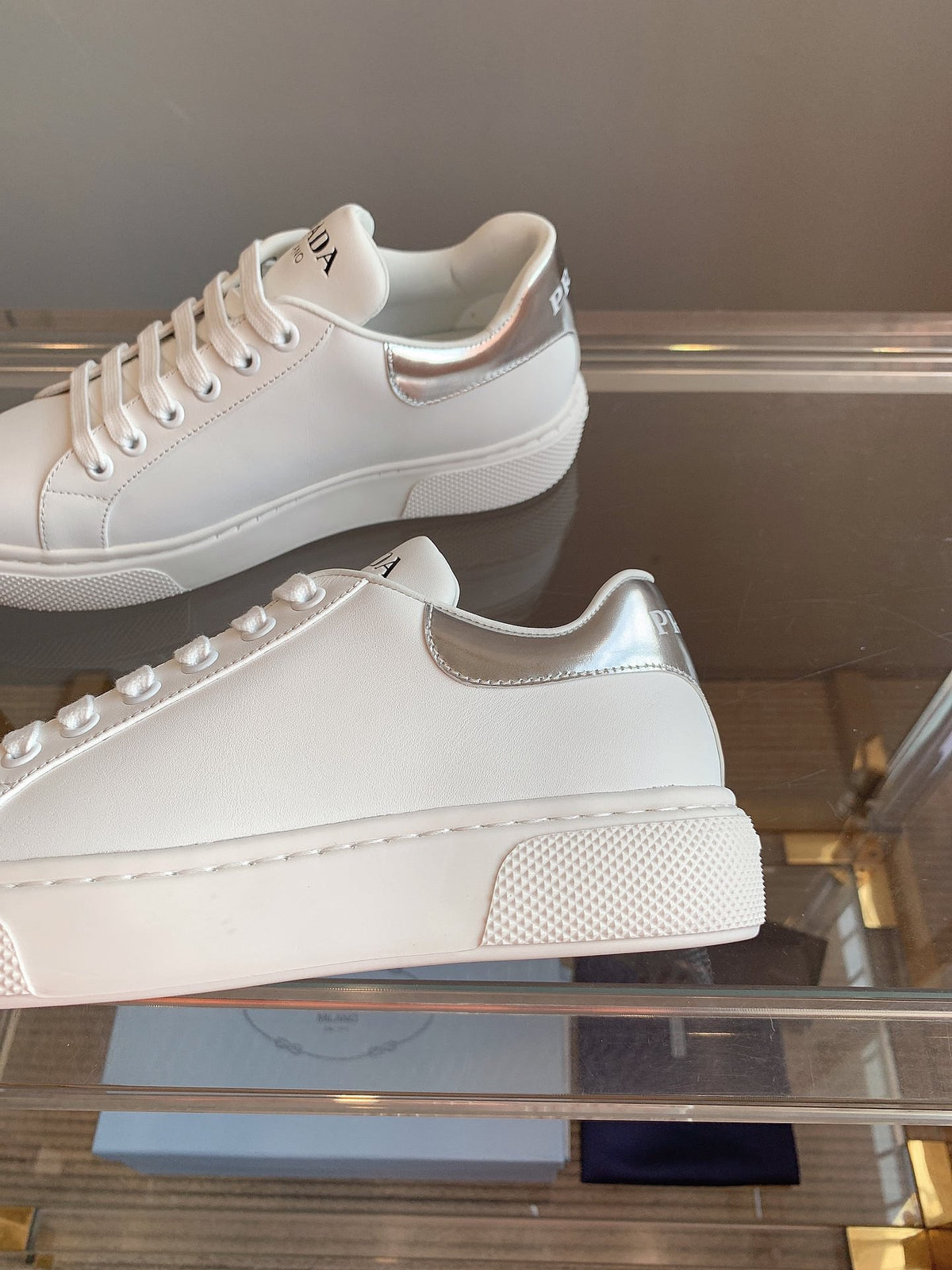 P classic siLer tail couple white shoes 0724111112