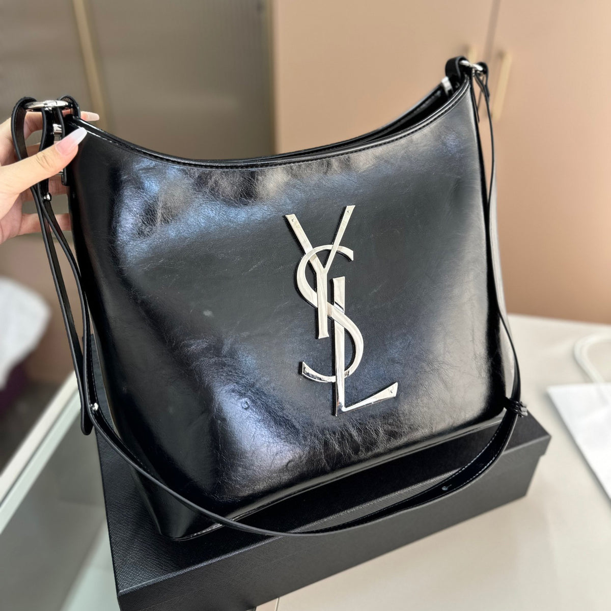 Y waxed leather black and siLer underarm shopping bag 0724061208