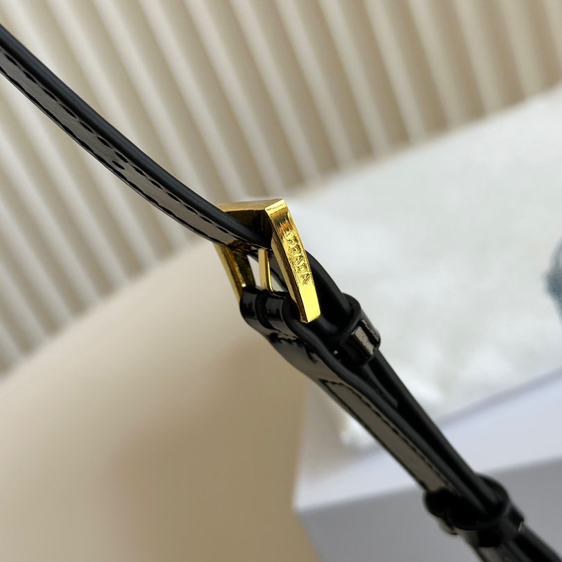 Patent leather armpit bag 1824042101