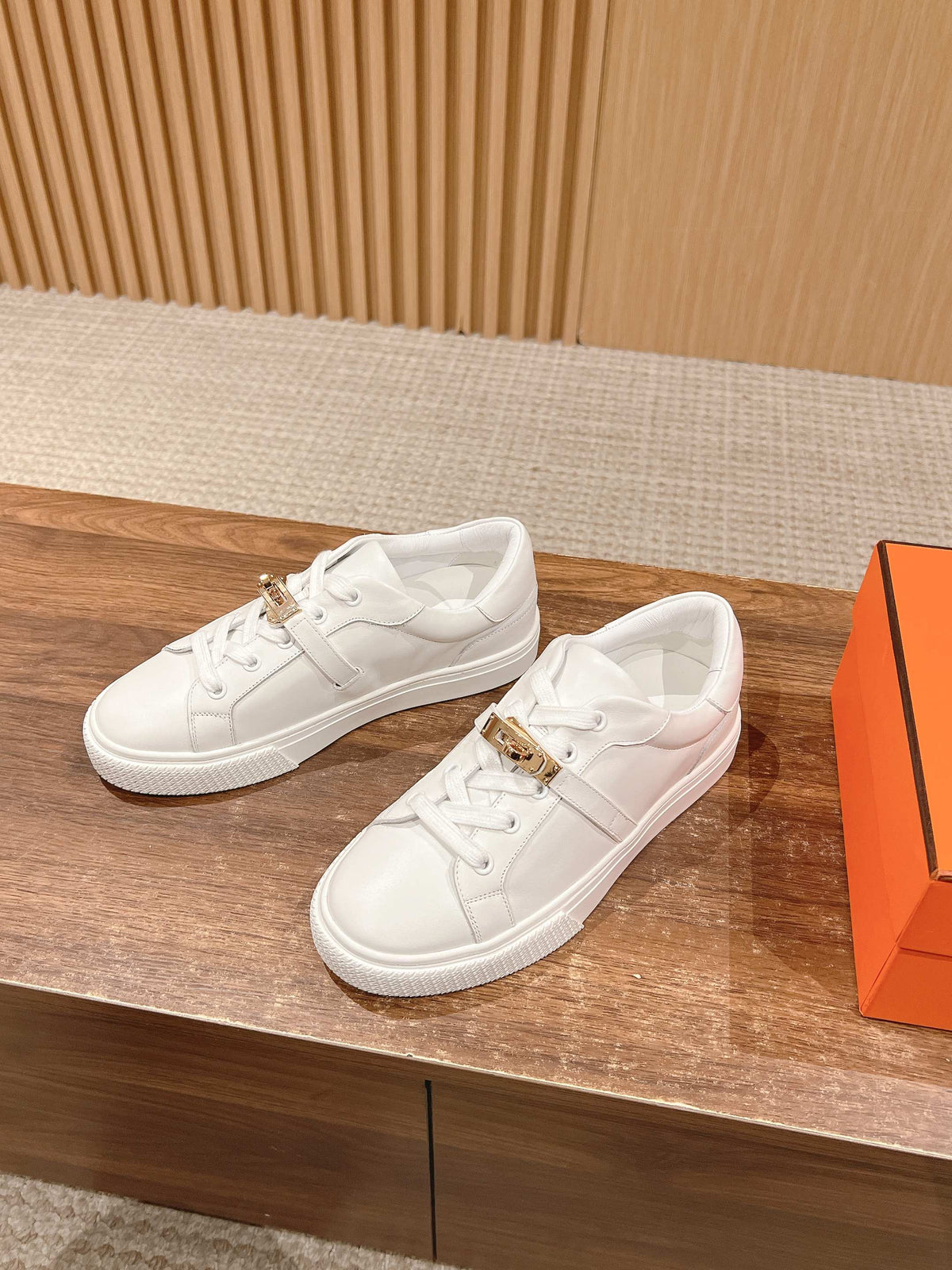 H Women's Fashion White Sneakers 072505206