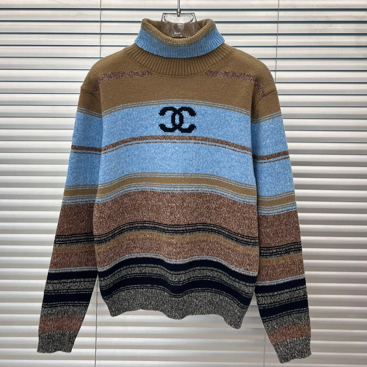 Double C letter contrasting striped high neck knitted sweater 1024102917