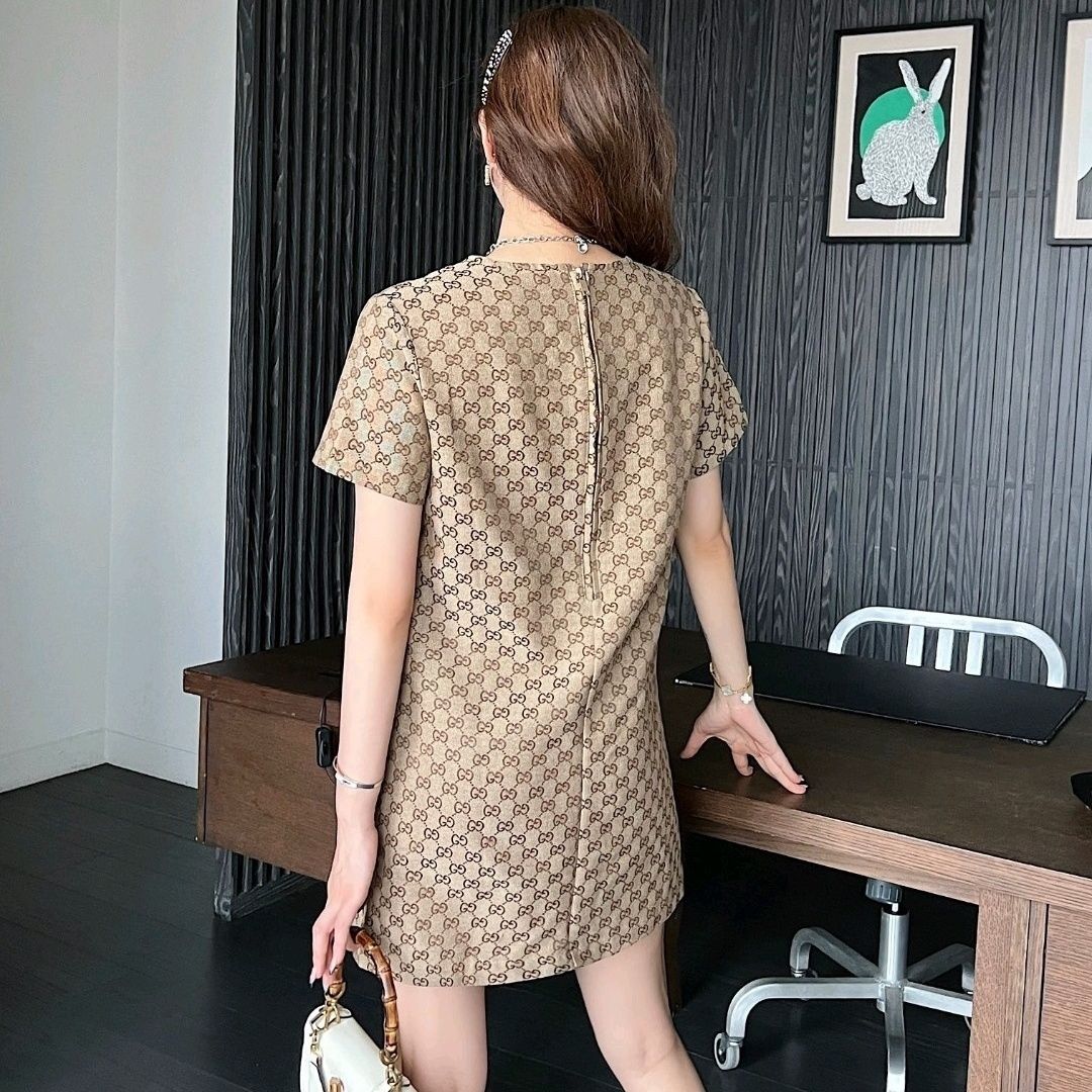 High-quality women's clothing 2023 spring and summer new heavy industry fashion slim button pocket embellished with zipper on the back of the dress