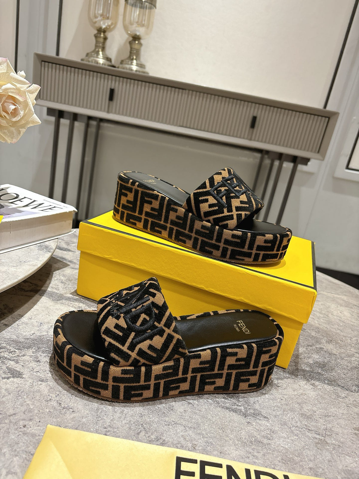 Fashion Thick-soled Slippers 0725030503