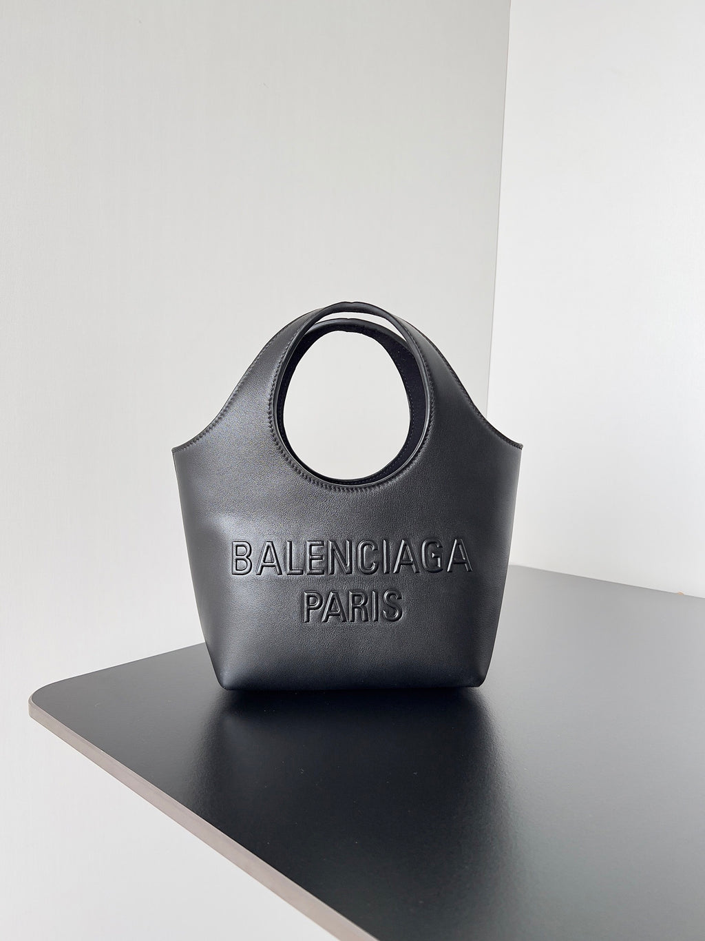 New B Logo Leisure StyleTote Bag 0724121902
