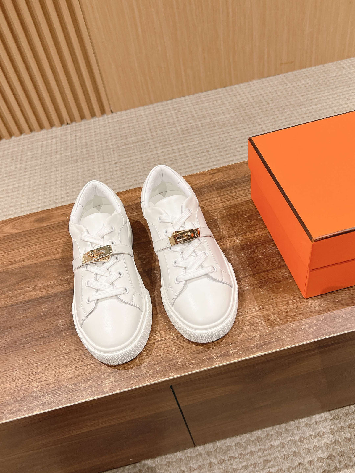 H Women's Fashion White Sneakers 072505206
