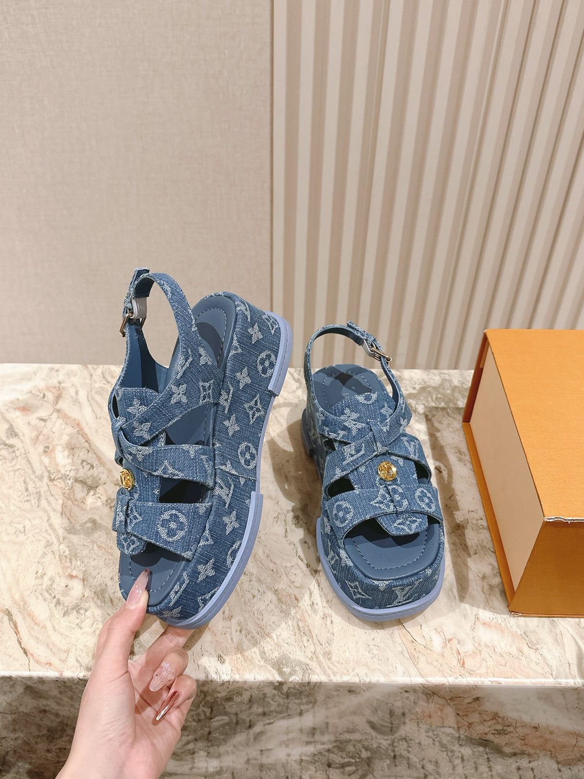 L fashion thick-soled sandals 0725042802