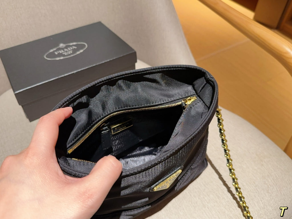 P underarm chain bag 0724120505