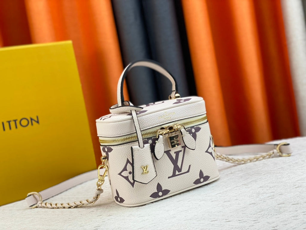 V Vanity Small Bag XC0823042027