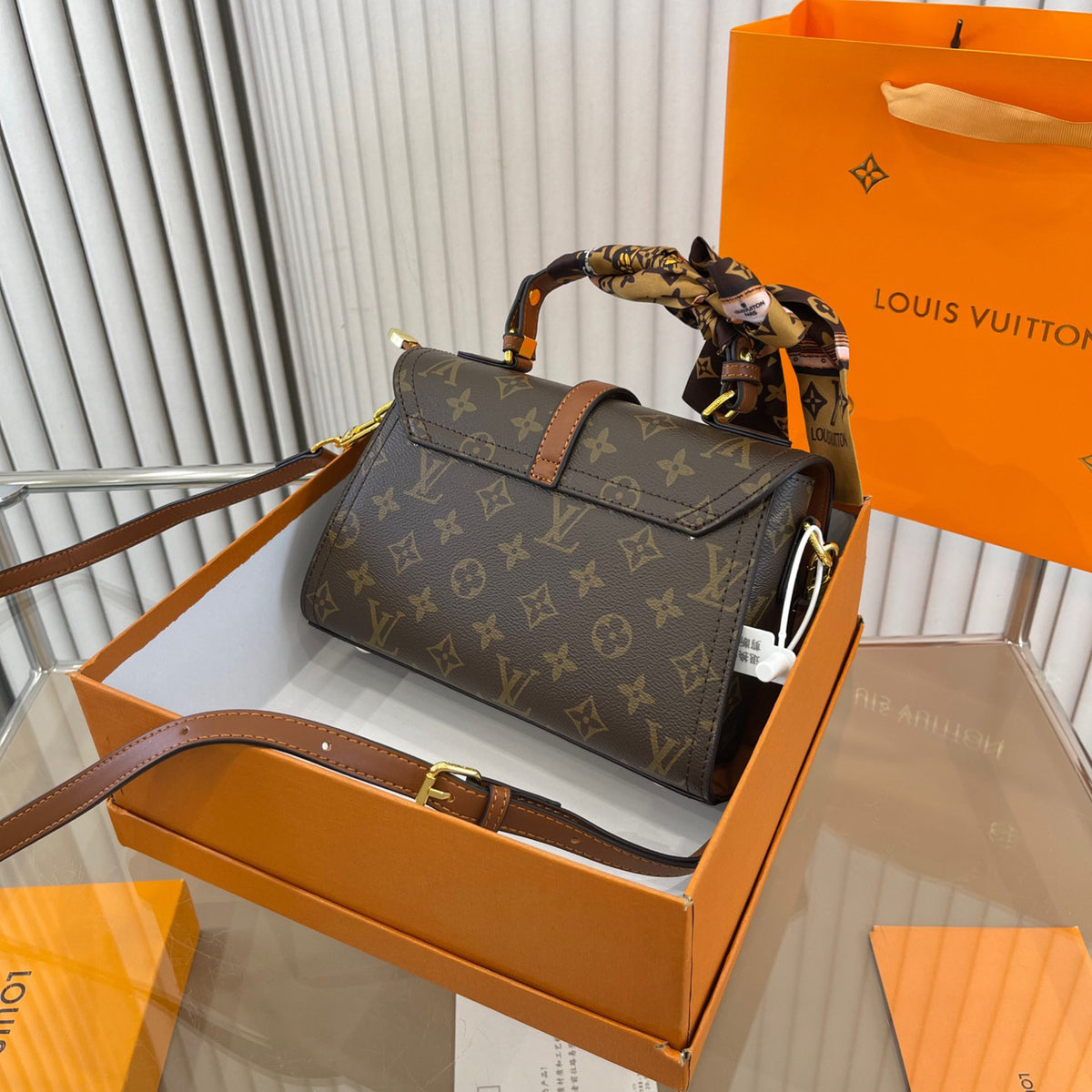 New Trendy V Logo Handbag Crossbody Bag XC16060302