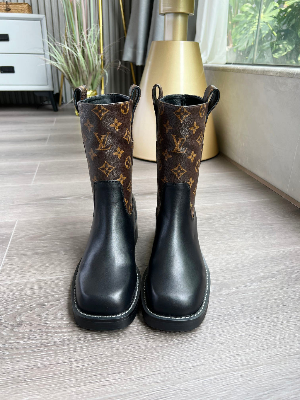 V Logo stylish embossed printed leather booties 0724101802