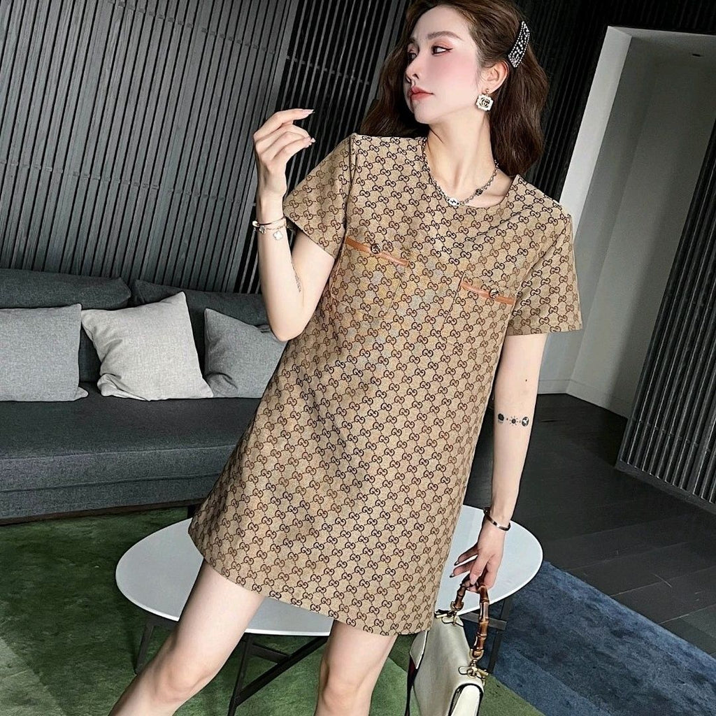 High-quality women's clothing 2023 spring and summer new heavy industry fashion slim button pocket embellished with zipper on the back of the dress