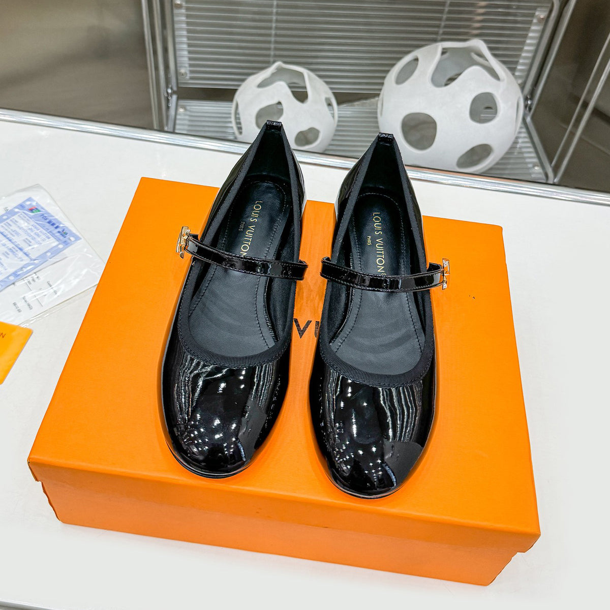 Round toe flat shoes 1824041115