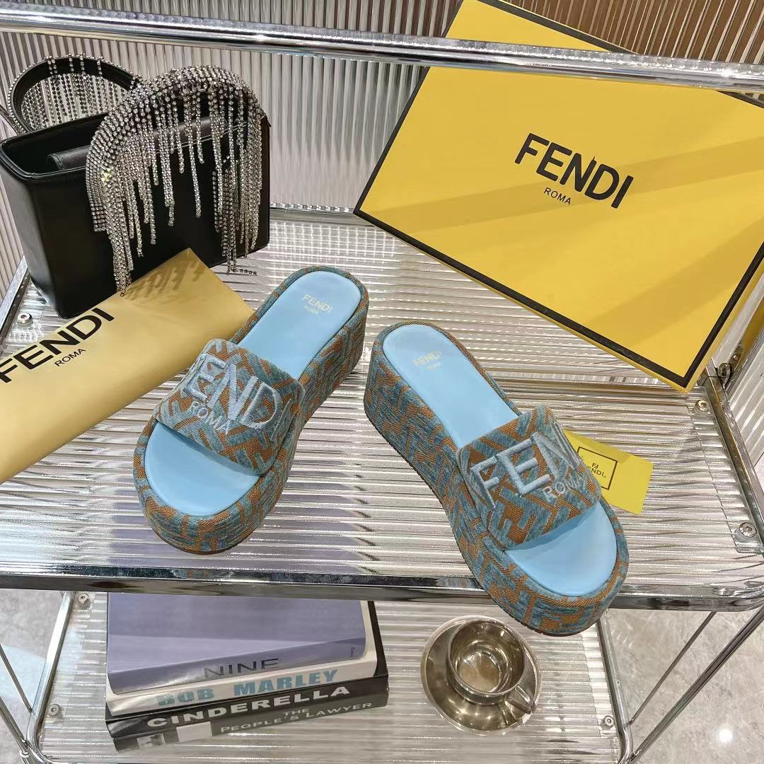 Fashion Thick-soled Slippers 0725030503