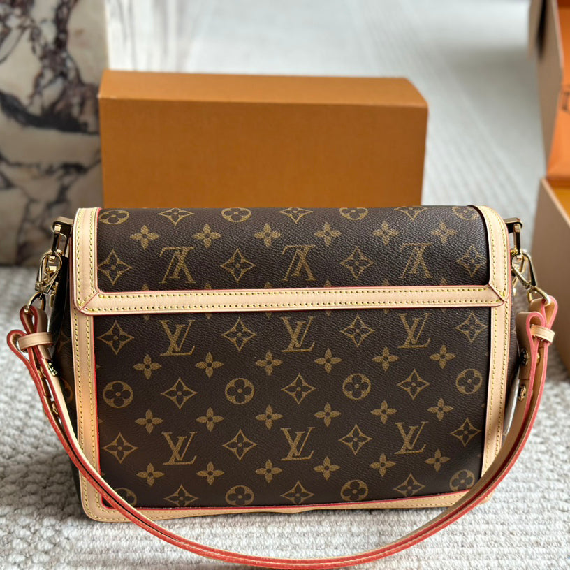 24 show Dauphine Soft handbag 1824040709