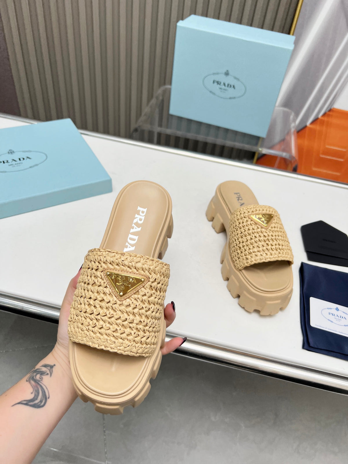 P Spring and Summer Sawtooth Roman Weave Ultra Light Thick Sole 0724071816