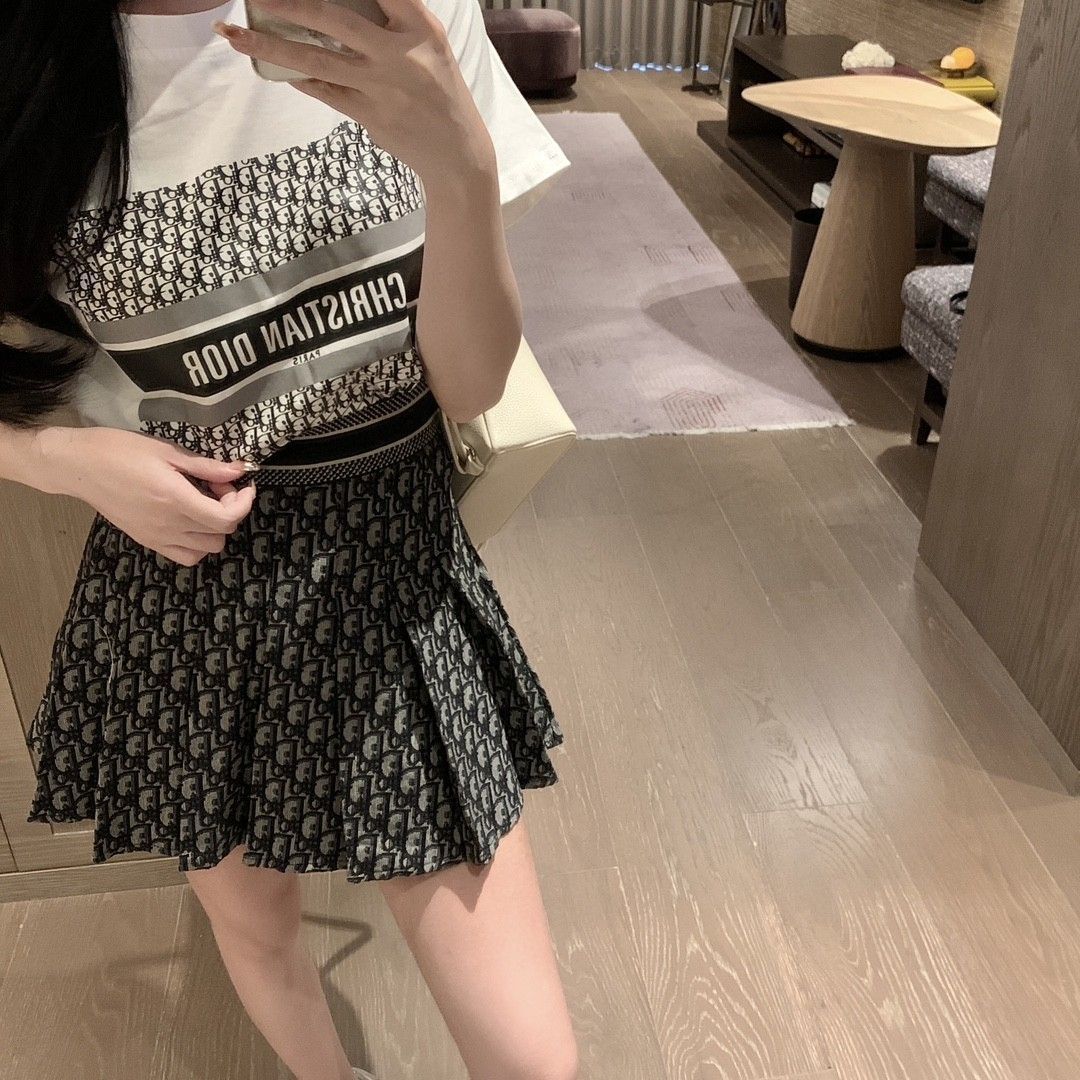 New Classic Letter Short-sleeved T-shirt High Waist Jacquard Pleated Skirt 1024062706