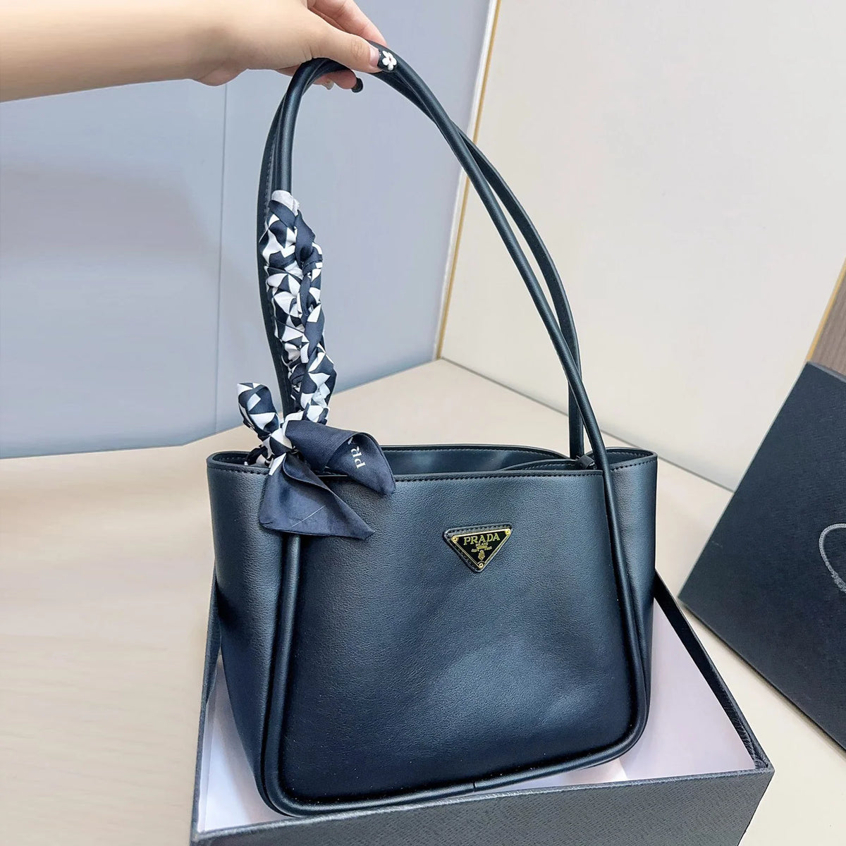 Fashionable and casual tote bag 1024101204
