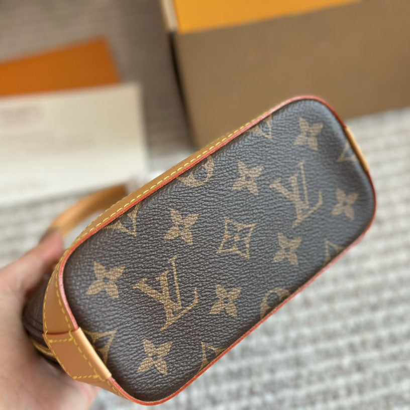 L Alma Shell Bag 1824071601