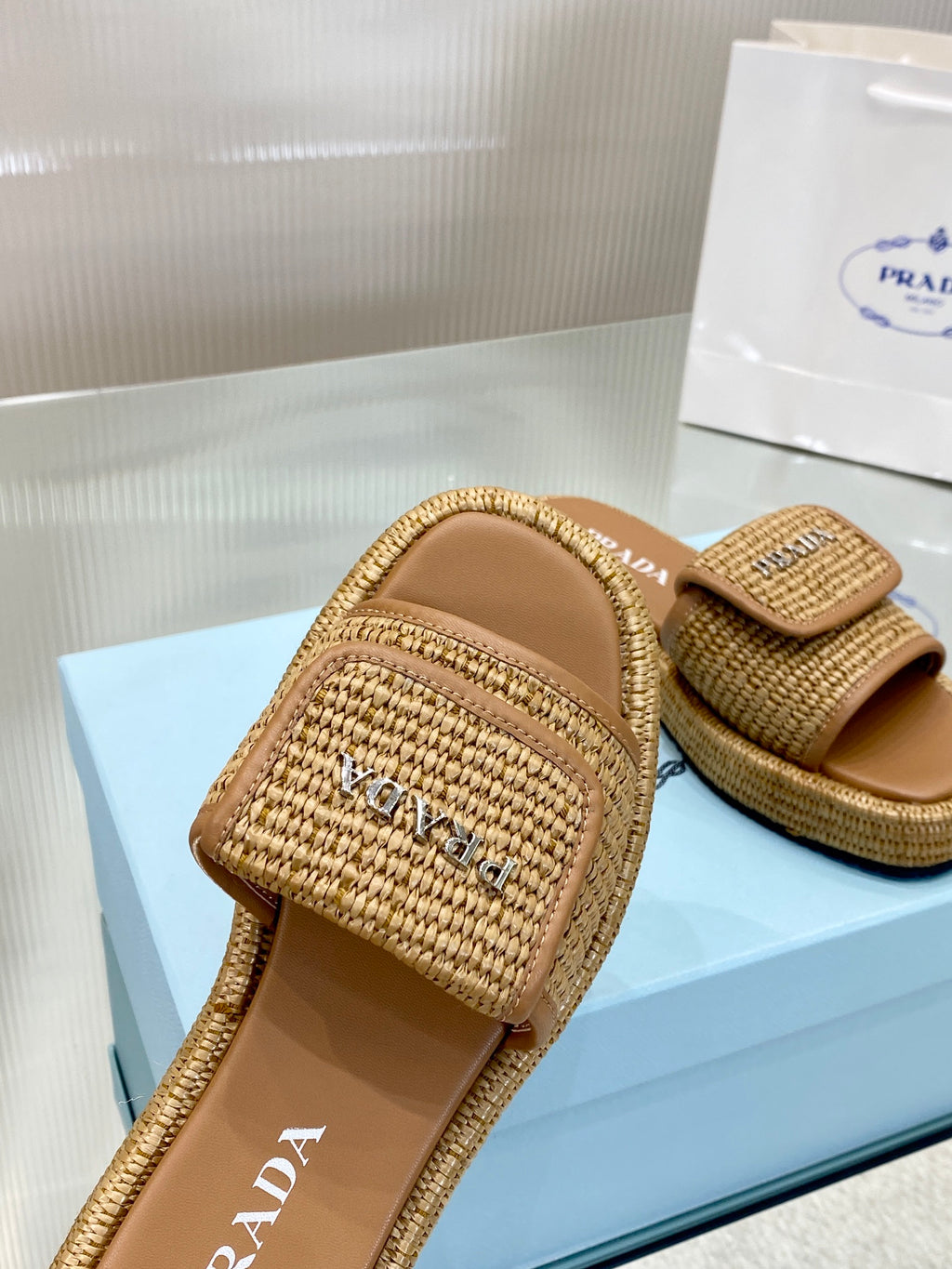 P raffia woven slippers 0724041702