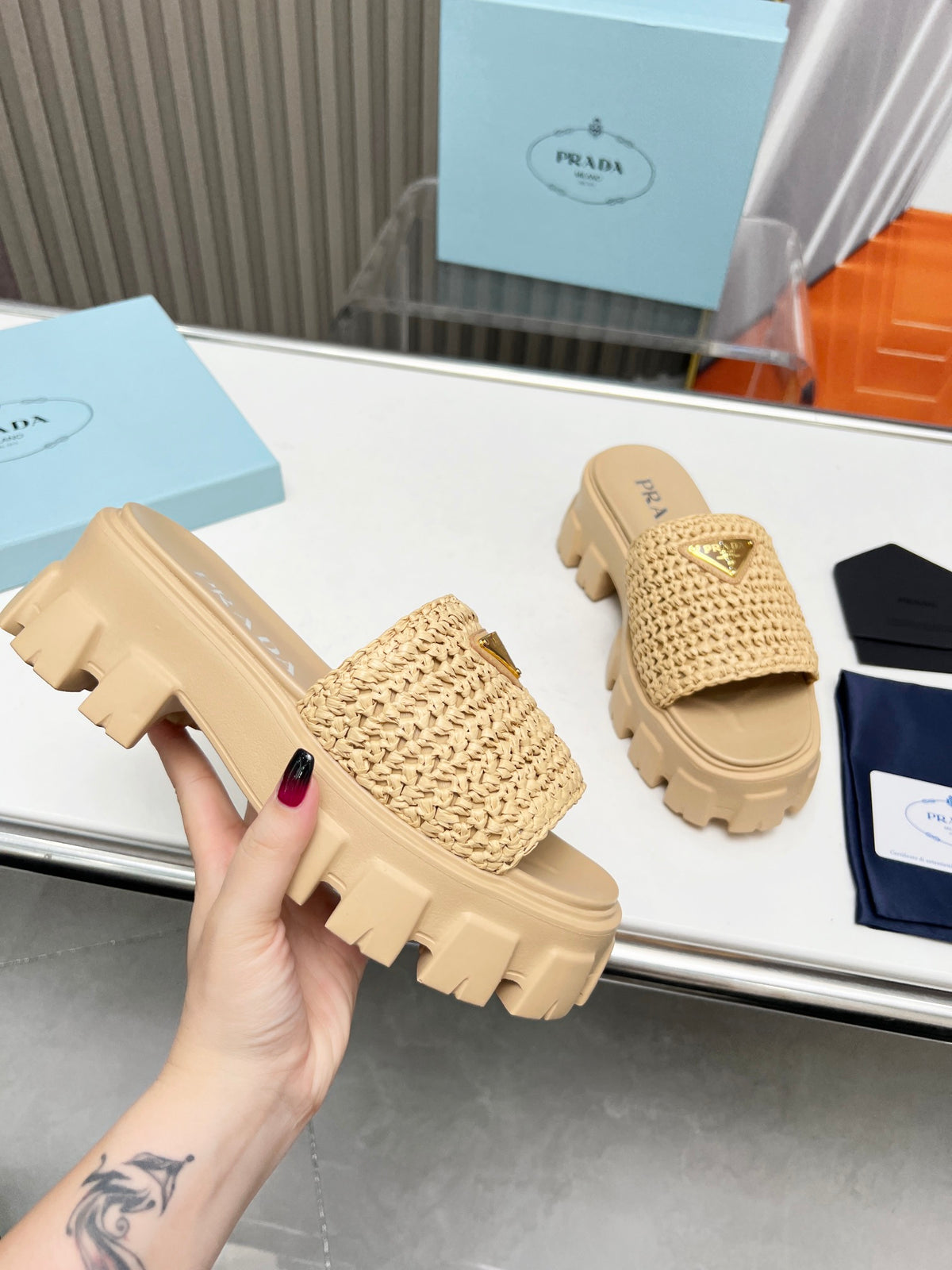 P Spring and Summer Sawtooth Roman Weave Ultra Light Thick Sole 0724071816