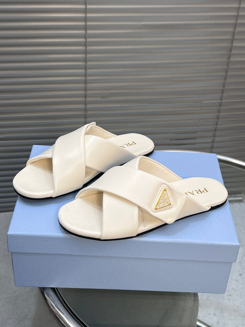 P Spring and Summer new crossover slippers 0725061618