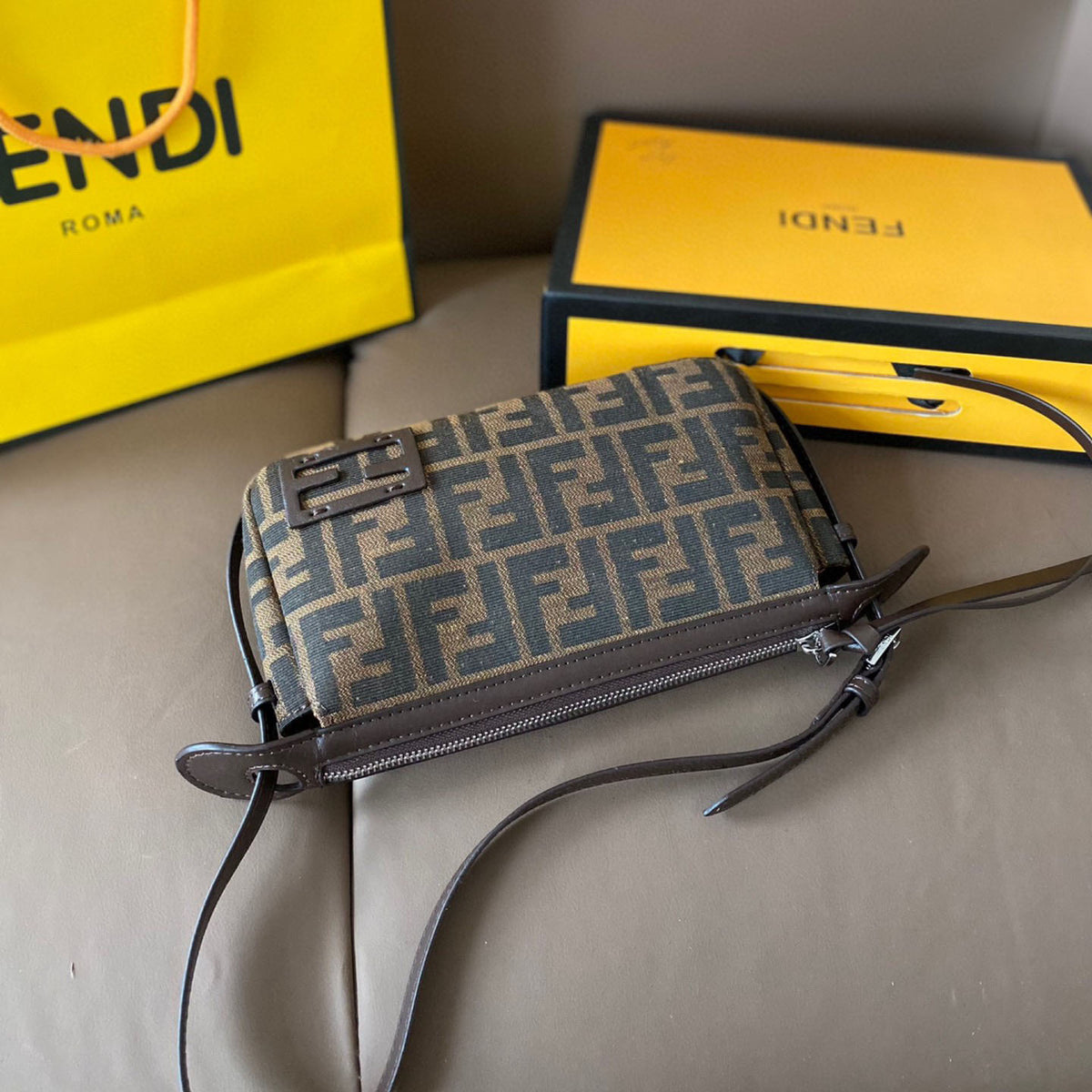underarm crossbody bag 1824082101