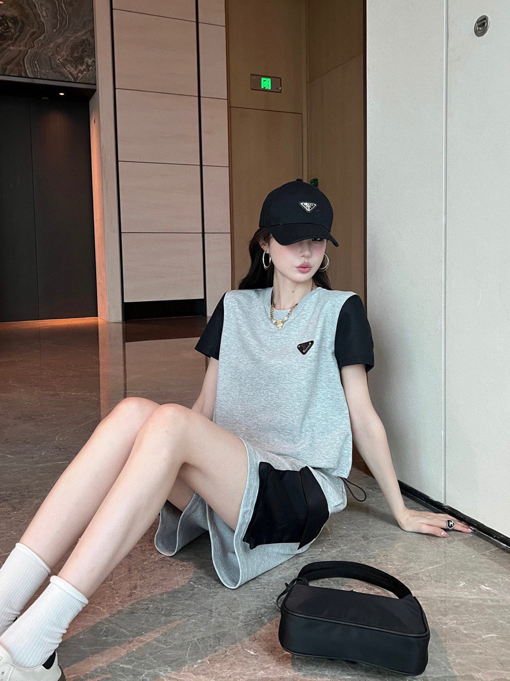 P 24ss new suit round neck splicing sweater shorts suit 0724071806