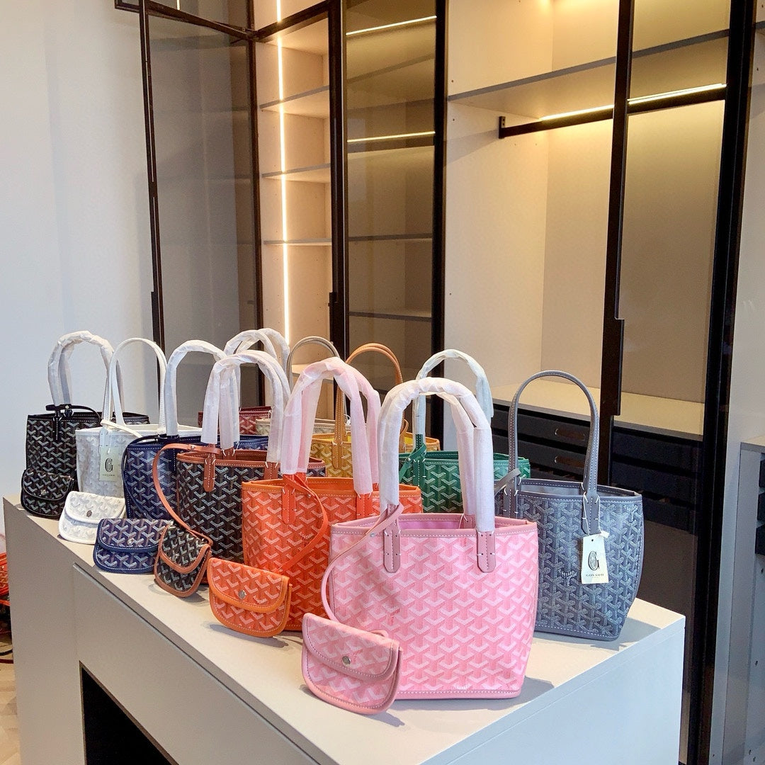GY Classic Print Small Shopping Tote 1024052904