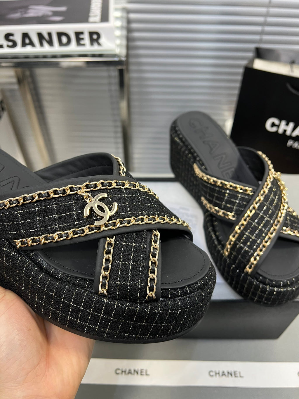 23 Ladies Fashion Luxury slipper and flip-flop S010