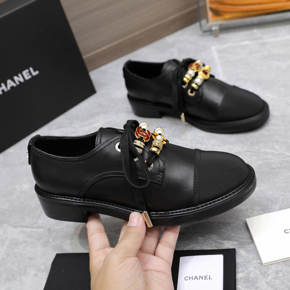 24P new double C pearl gemstone heavy metal buckle leather shoes 0724090504