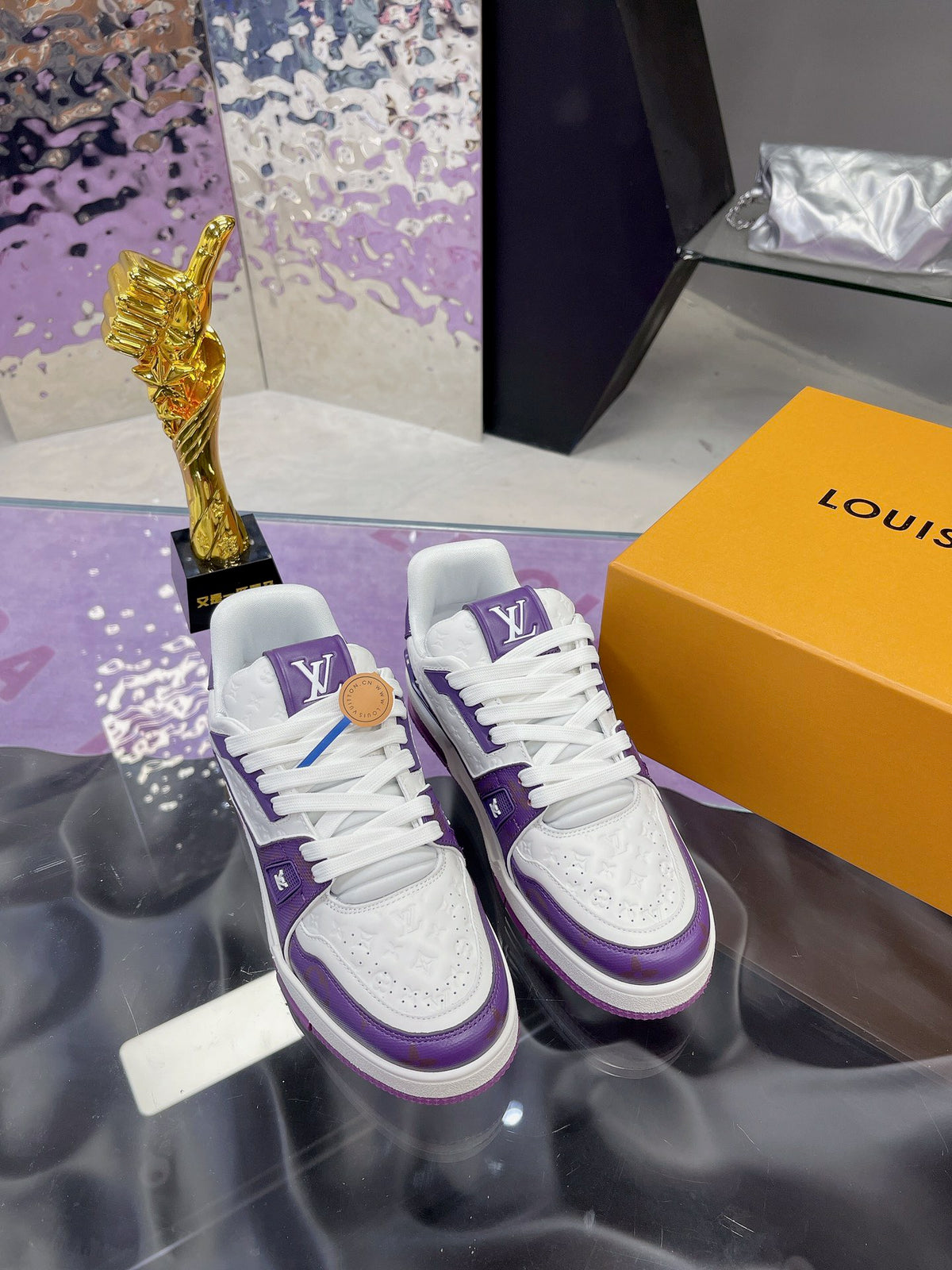L couple limited series casual embossed sneakers 0725012401