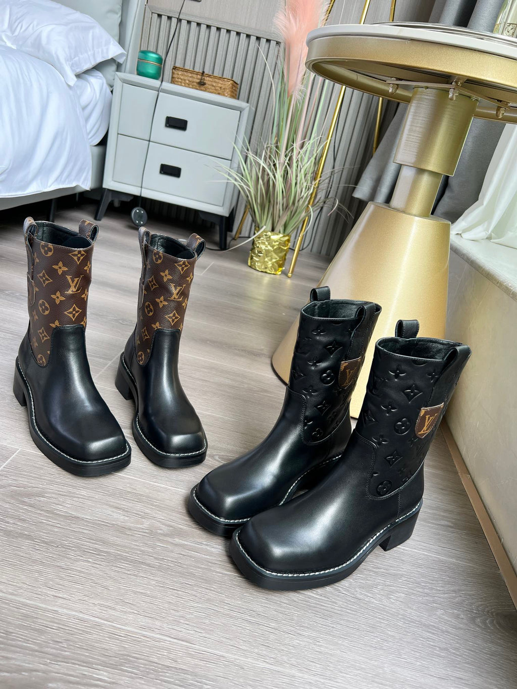 V Logo stylish embossed printed leather booties 0724101802