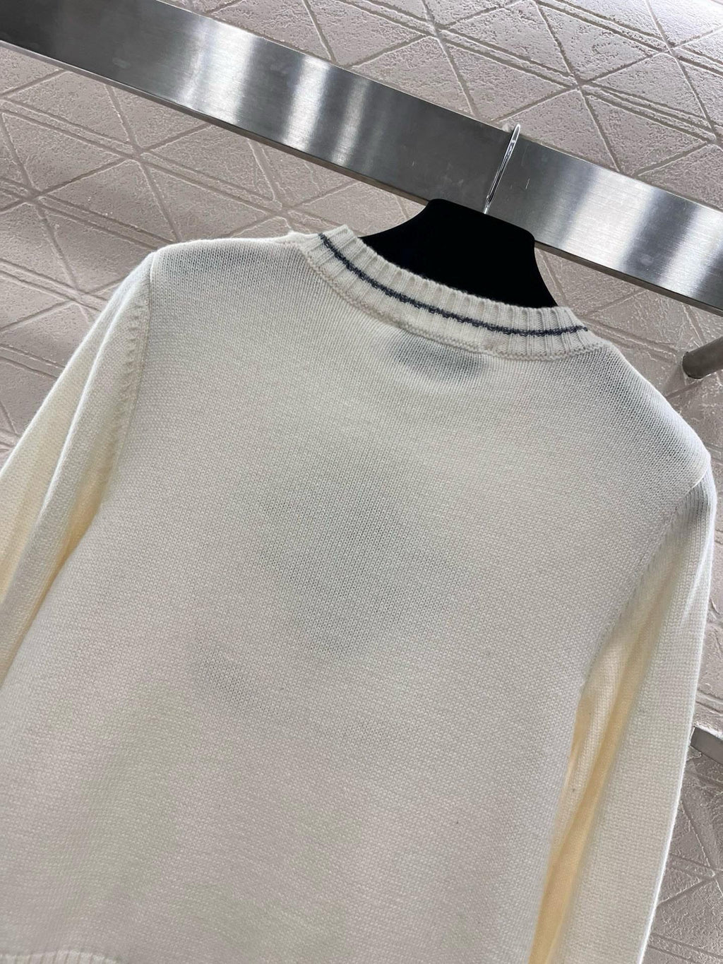 PR Crew neck contrast embroidered knitted top 1824091101