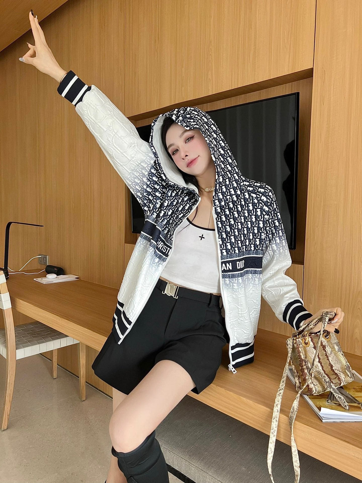 Jacquard letter smudged positioning print hooded jacket XC0823092718