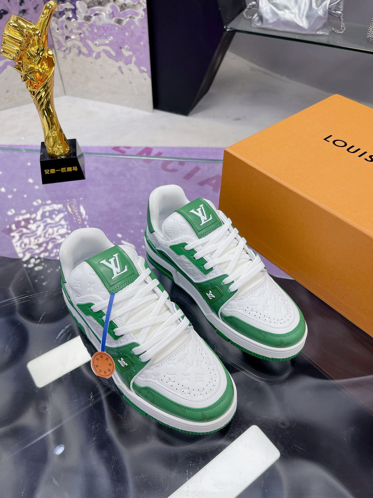 L couple limited series casual embossed sneakers 0725012401