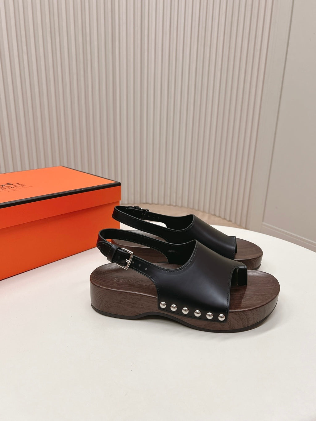 H new stylish summer sandals 0725040811