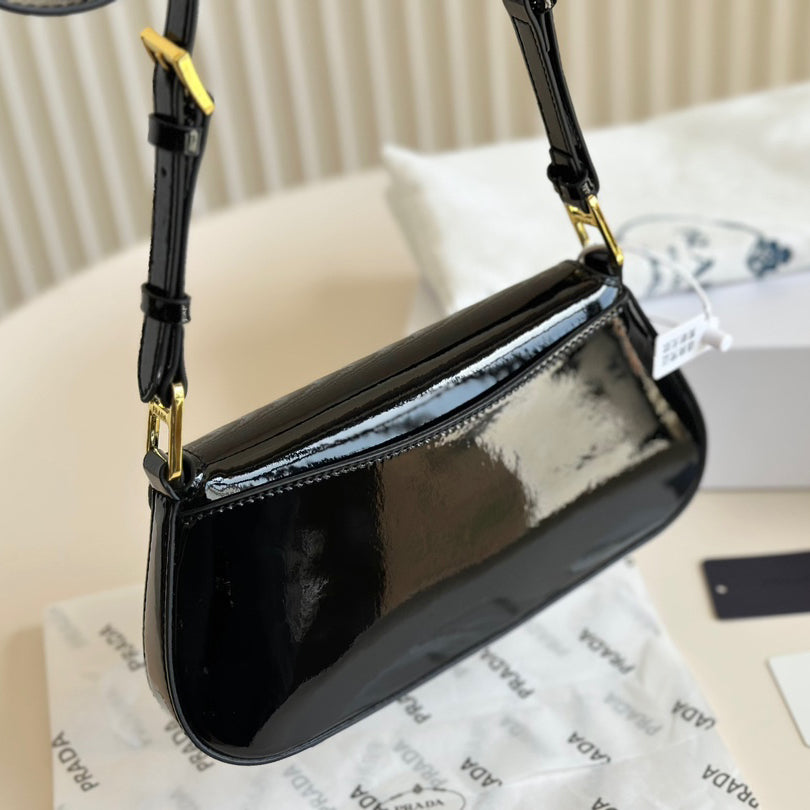 Patent leather armpit bag 1824042101