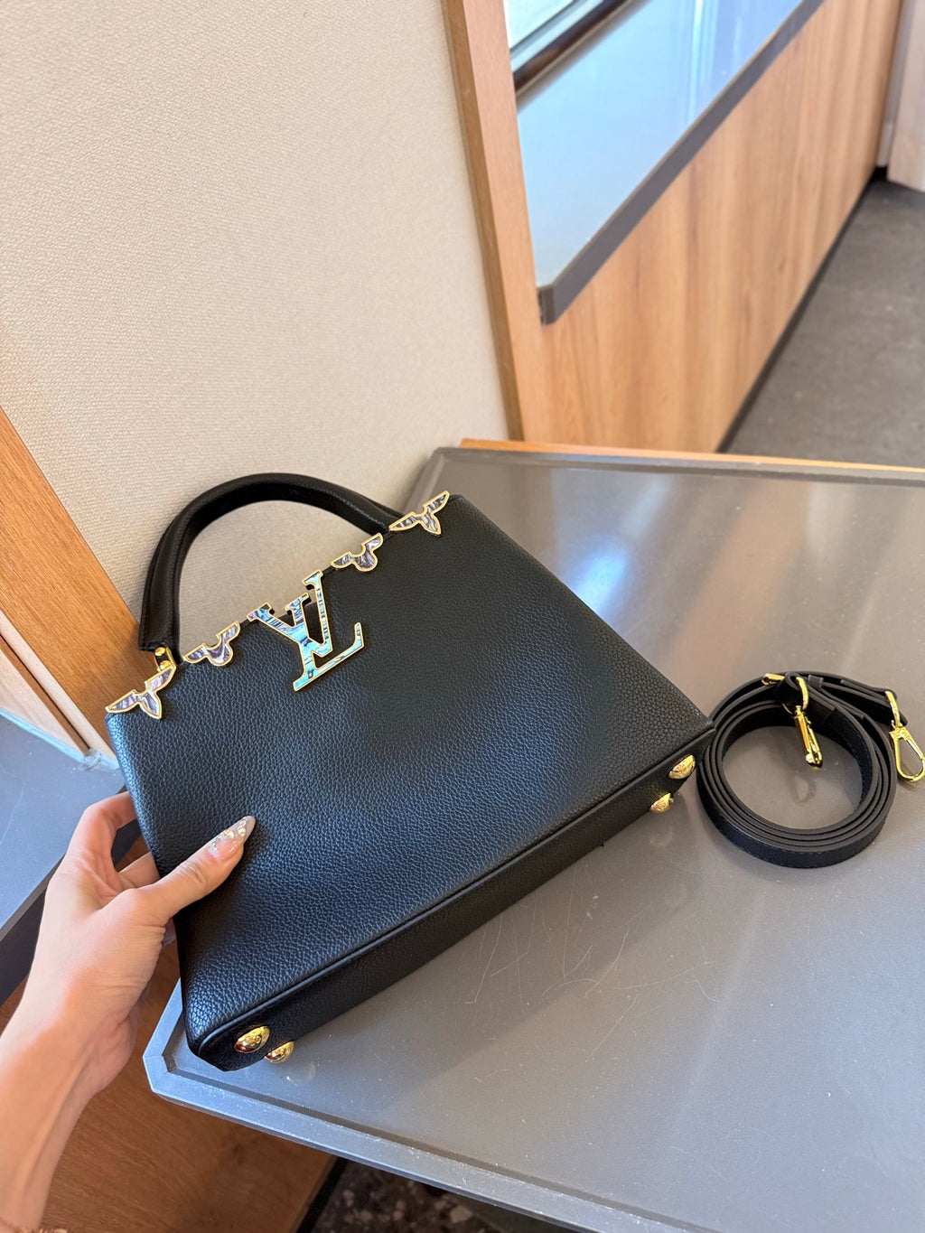 L Fashion Capucines Handbag 0725022602