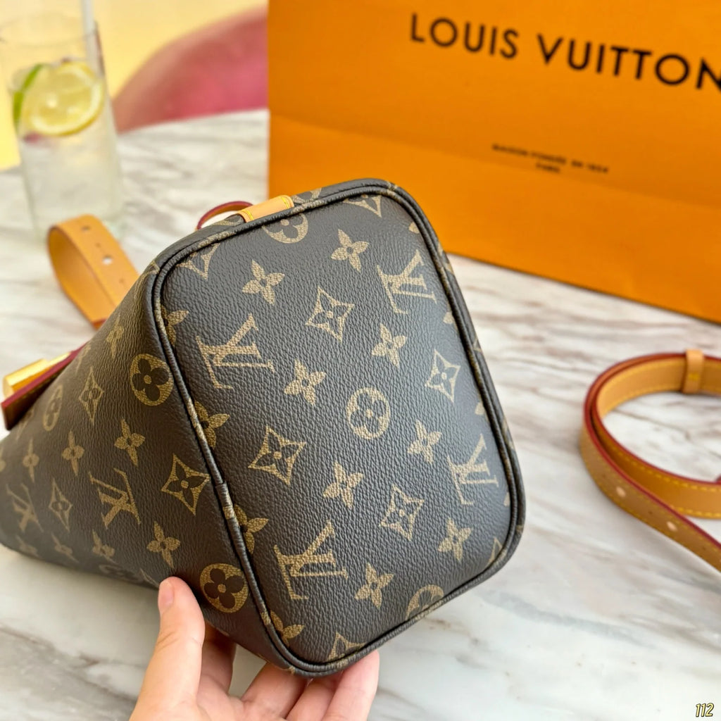 Hand-held/crossbody bucket bag 1425122419