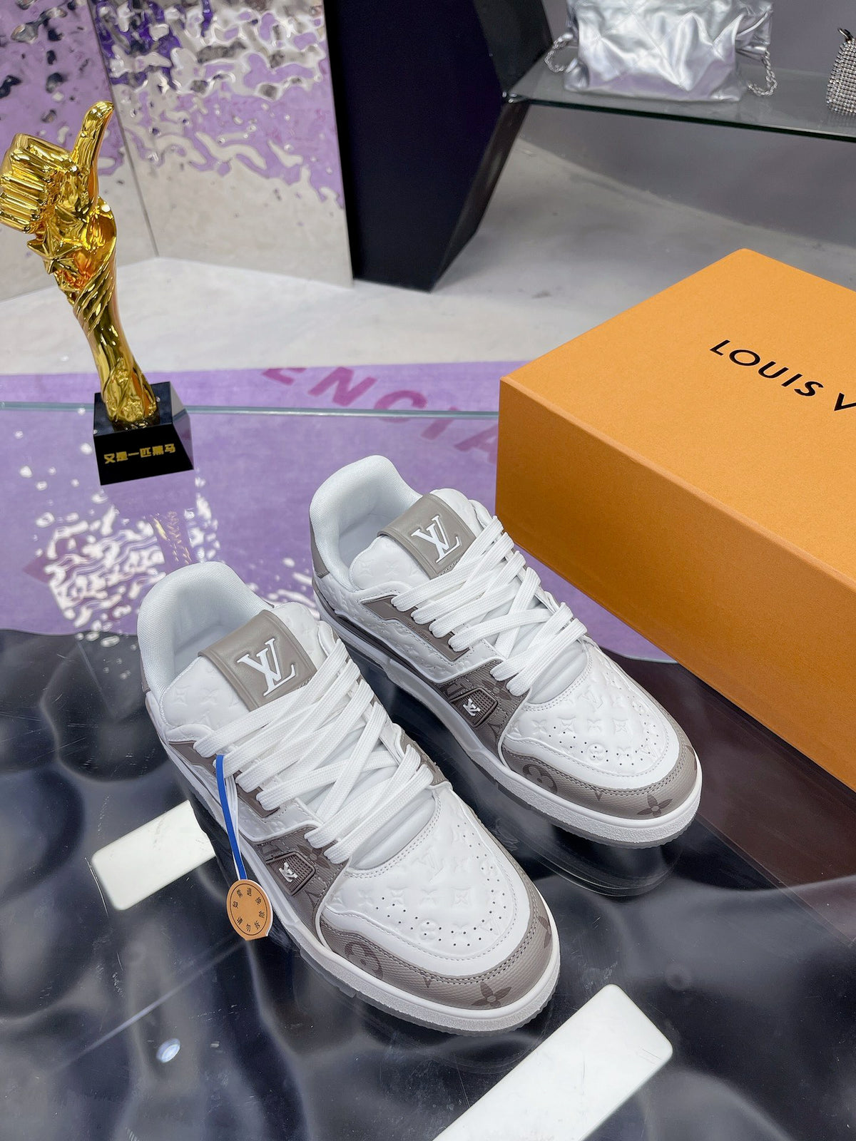 L couple limited series casual embossed sneakers 0725012401