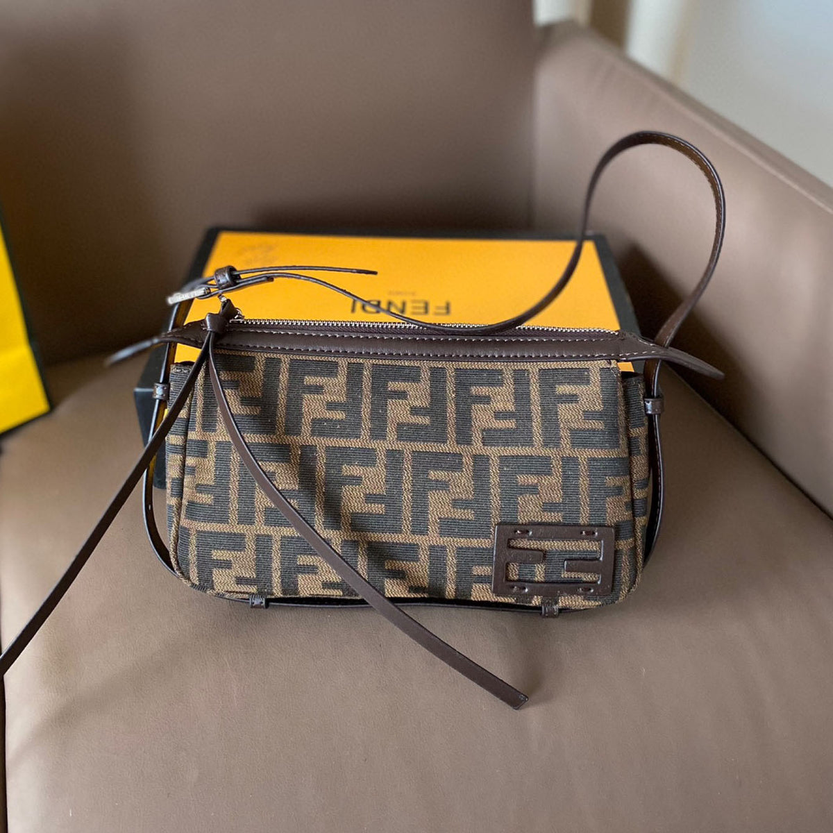 underarm crossbody bag 1824082101