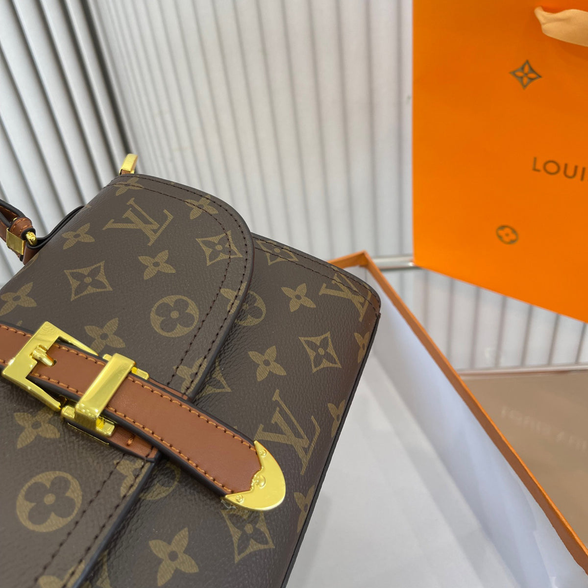 New Trendy V Logo Handbag Crossbody Bag XC16060302