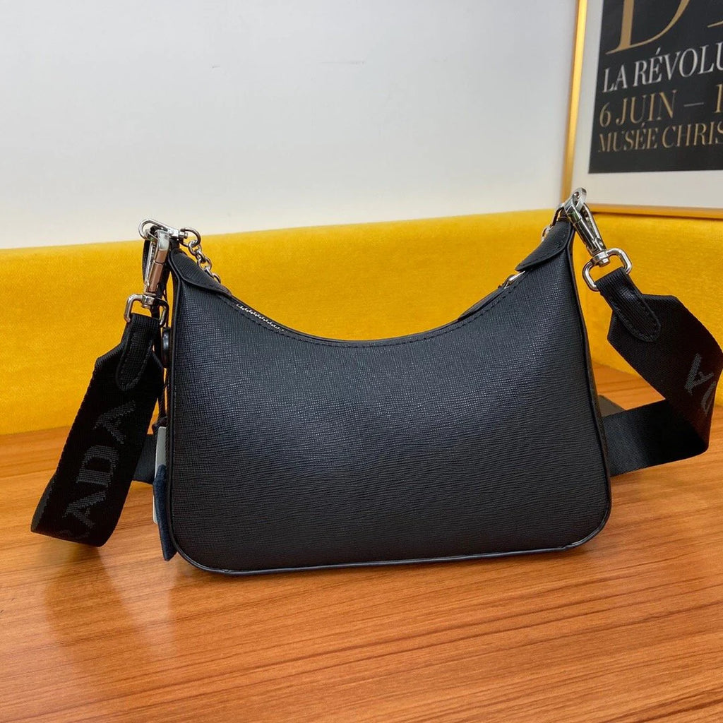 Classic and versatile crossbody bag 1024011807