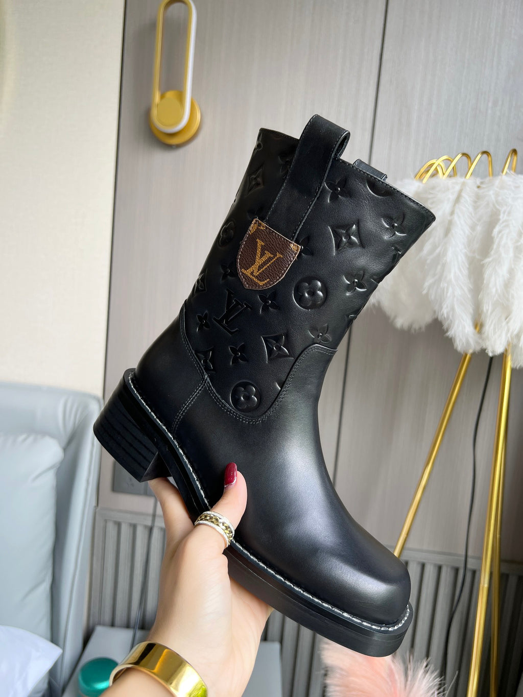 V Logo stylish embossed printed leather booties 0724101802