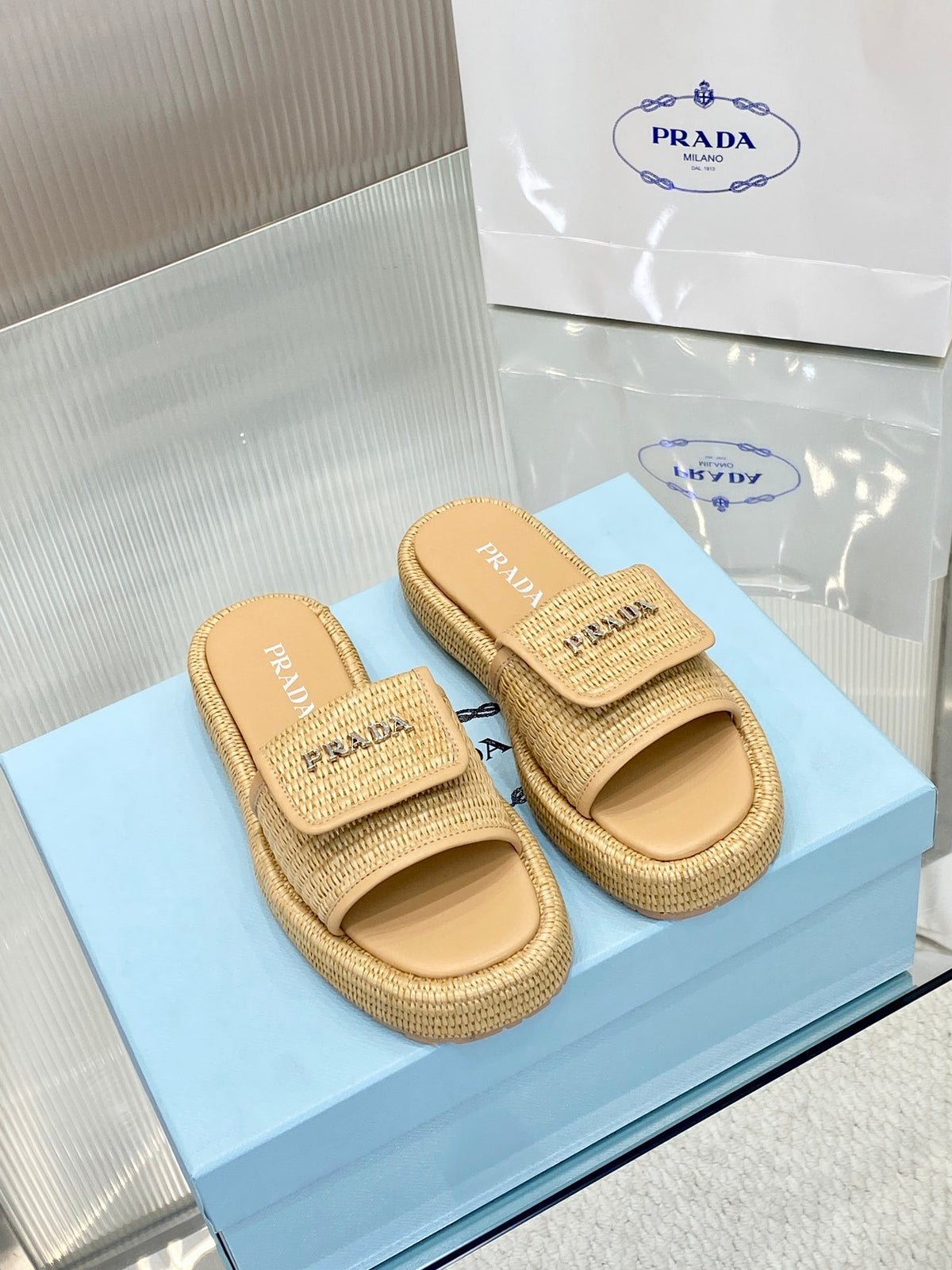 P raffia woven slippers 0724041702