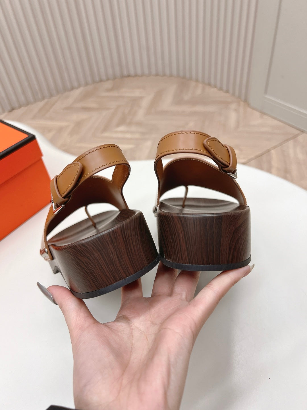 H new stylish summer sandals 0725040811