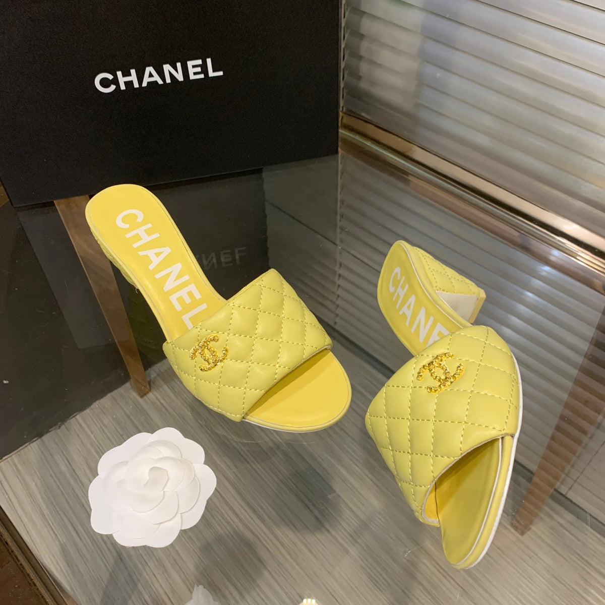 New Fashion Classic Versatile Leather Slippers 1024062811