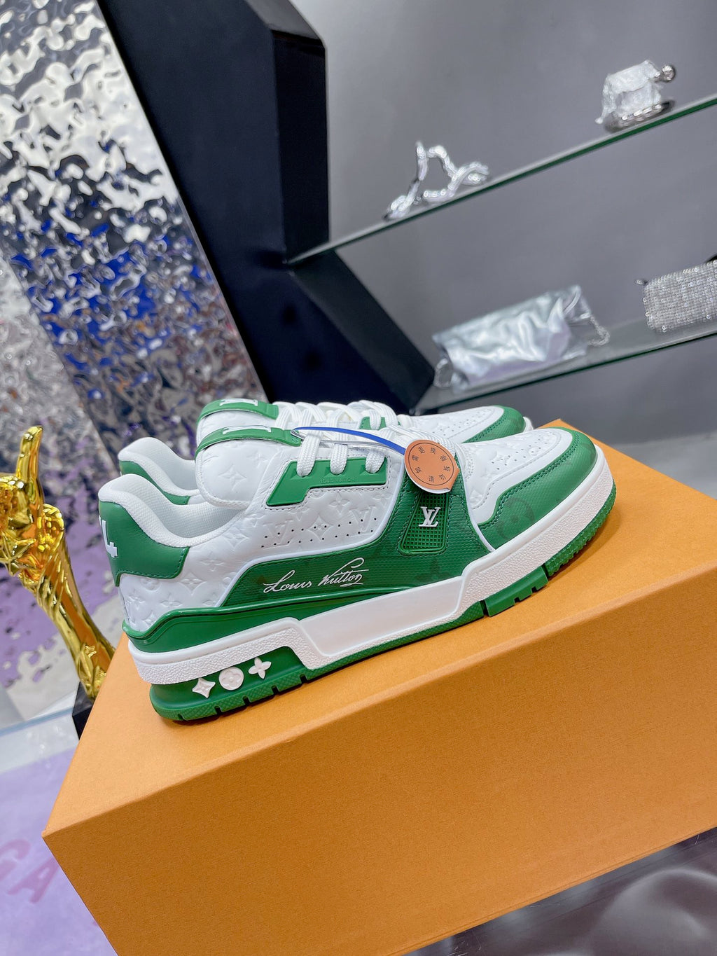 L couple limited series casual embossed sneakers 0725012401