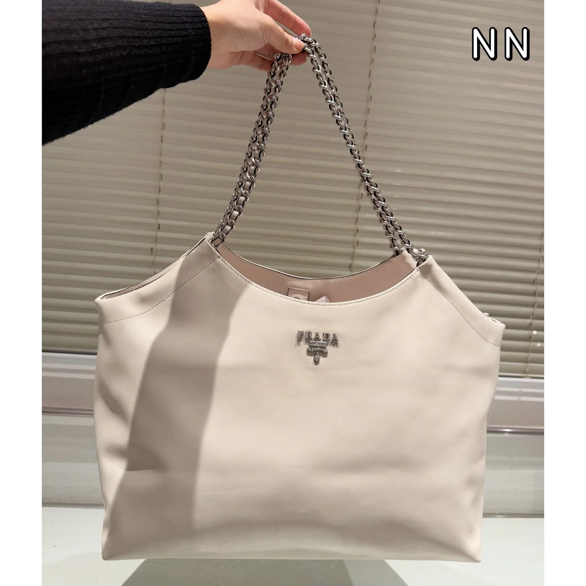 New fashionable and versatile tote bag 1025021306