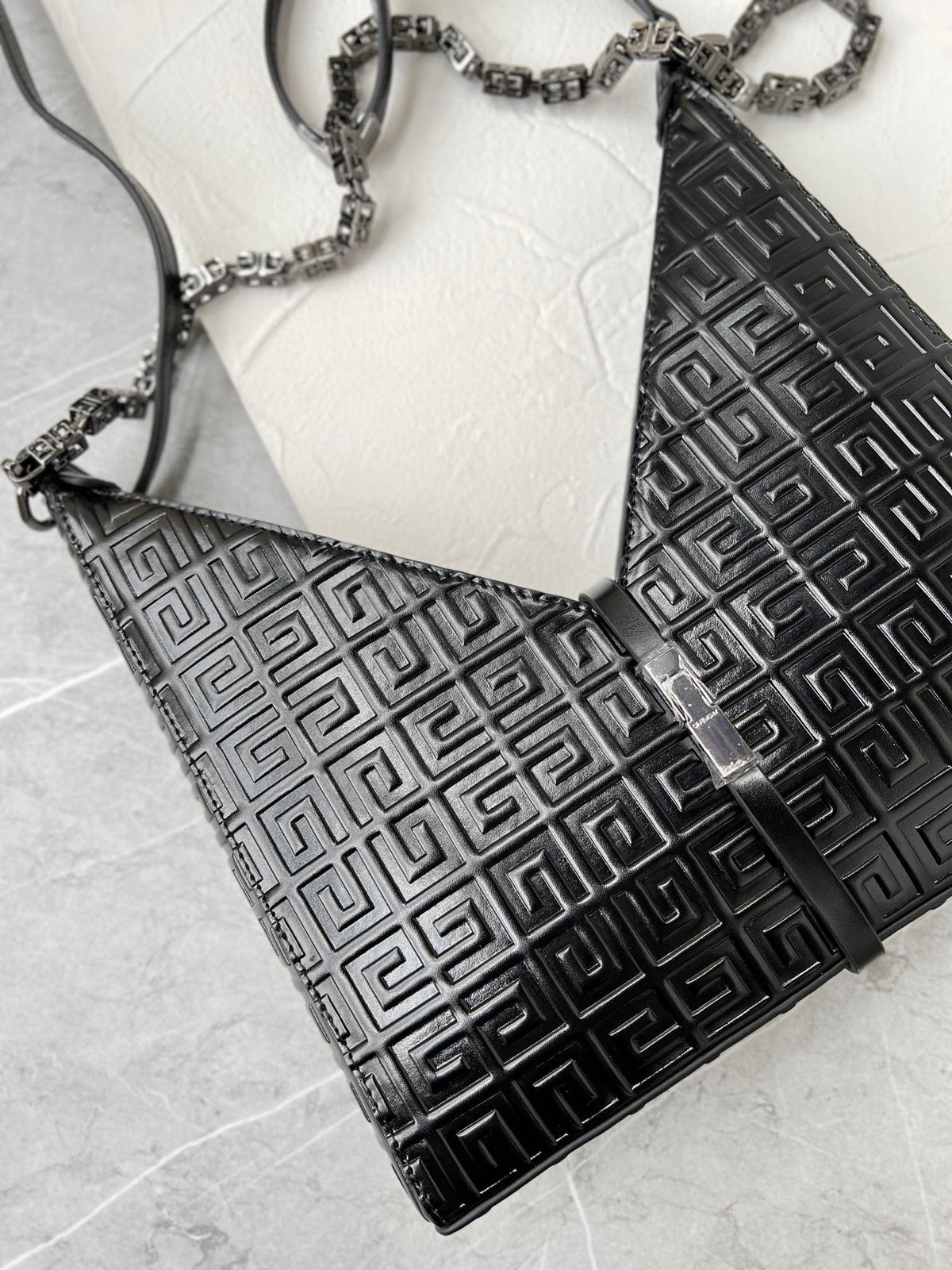 GVC print cut out underarm chain bag 0724082606